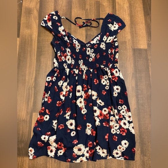 Hollister Blue
Fit and Flare Midi Dress V-Neck Sleeveless - Picture 10 of 12